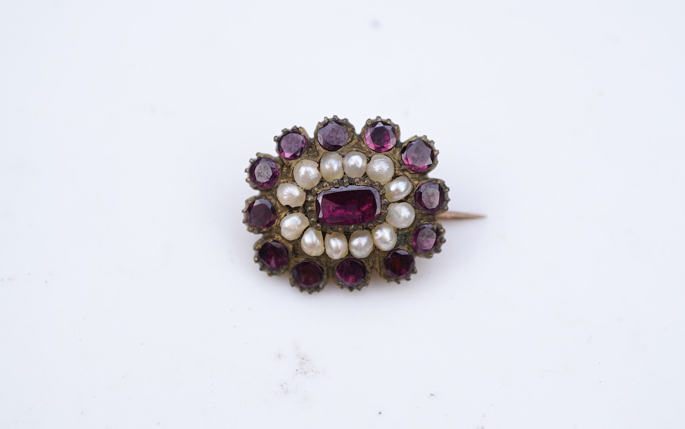 A collection of small jewels and accessories, 19th and early 20th century